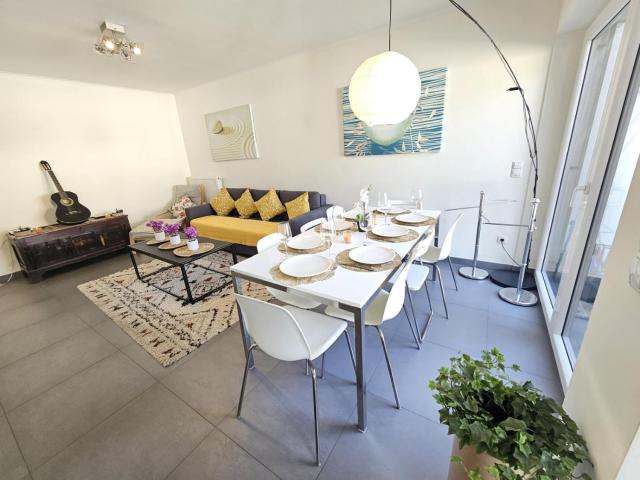 Executive 3BR Flat w Terrace, Parking, Fast Wi-Fi