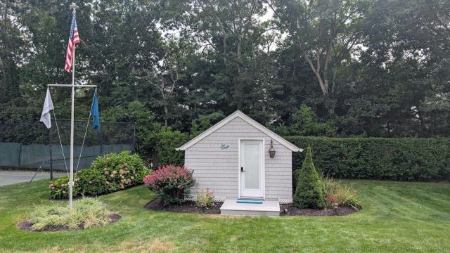 Tennis & Sea Escape - Hydrangeas in the Hamptons