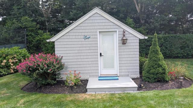 Tennis & Sea Escape - Hydrangeas in the Hamptons
