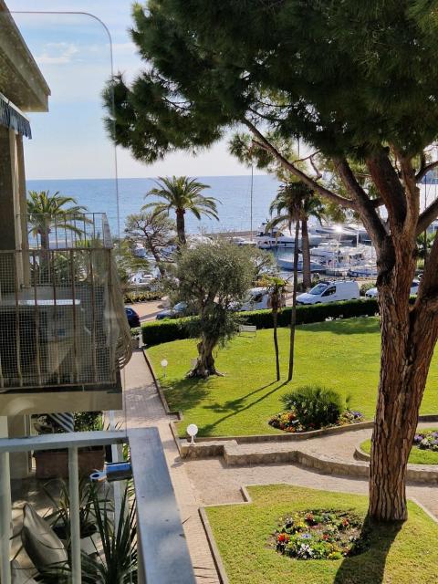 Centre ville de St Jean Cap Ferrat