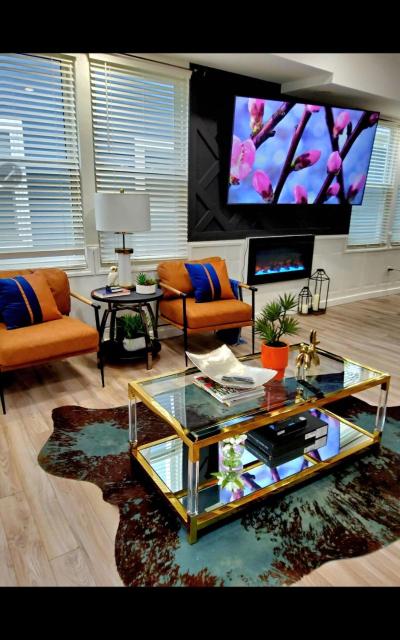 Fountain Square Dream Dwelling - Sleeps 8, Near Downtown, Stadiums & Nightlife