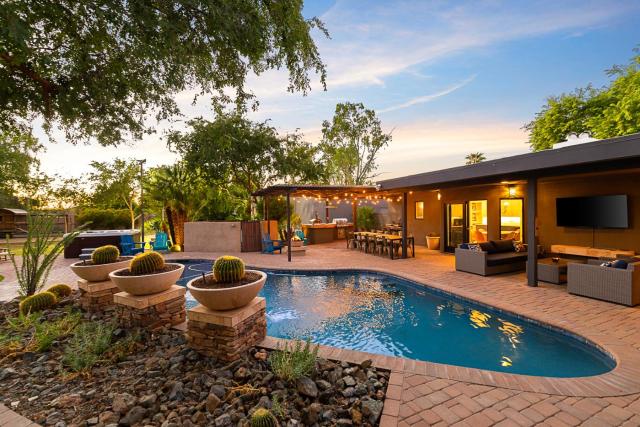 Scottsdale Retreat Bocce, Spa, Putt-Putt and More