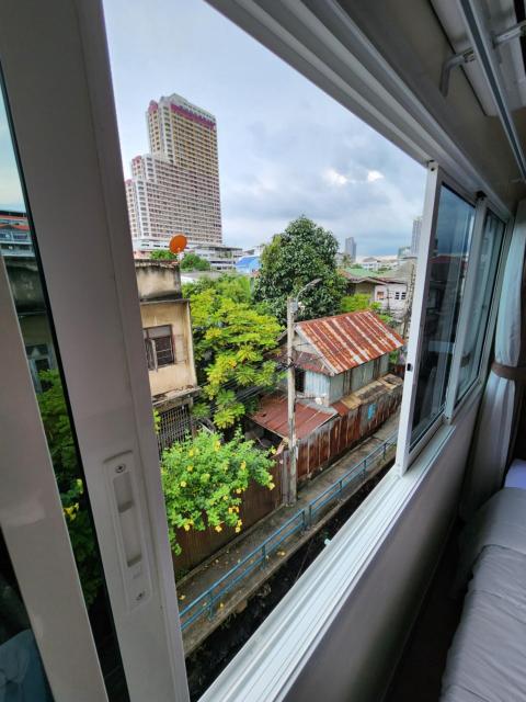 Deluxe Gam-Hom Hostel เจริญนคร