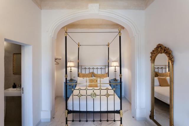 Valletta Townhouse Suite with a Maltese Balcony