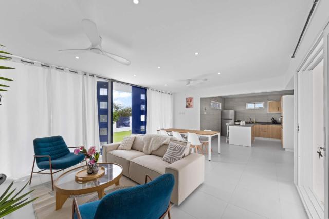 Modern 4BR Villa with Pool Gym & Outdoor Kitchen