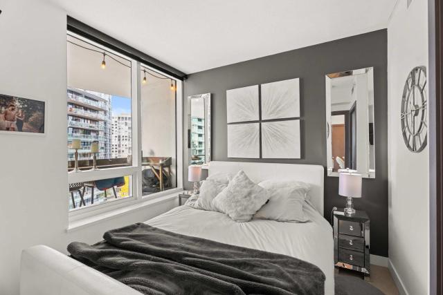 Modern Chic Apartment with Balcony & Workspace
