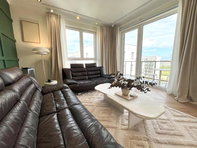 Cosy Modern Flat - Balcony & Cinema