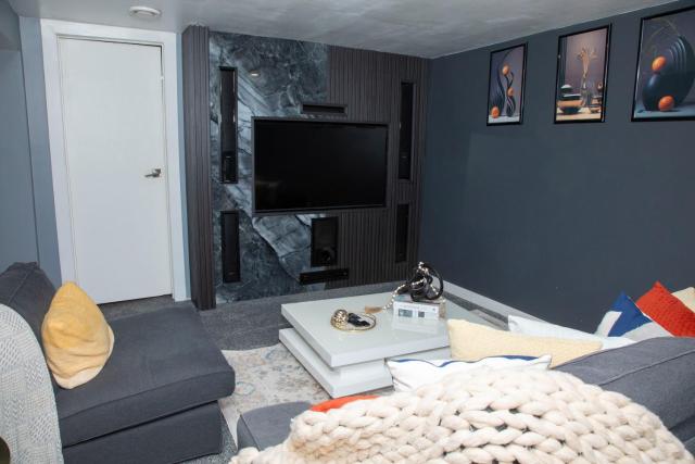 One-bedroom guest suite with private entry