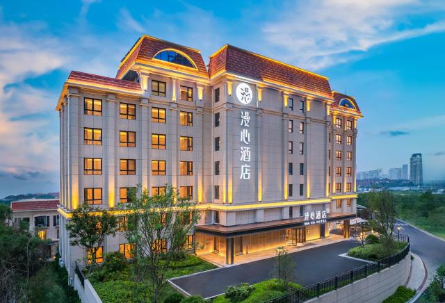 Manxin Qingdao Golden Beach Beer City Seaview Hotel