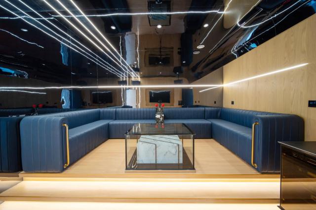 Bangtao New Luxury 7 Bedrooms Modern Space Aesthetic Design Private Pool Villa Private Movie Theater