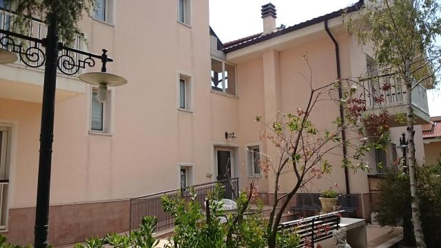 Hotel Holiday House