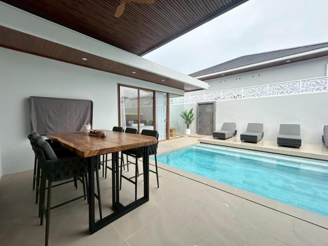 Breathtaking Modern Villa Sun Filled Living Private Pool