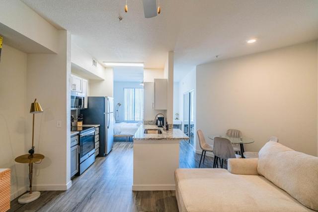 Stylish Studio-1BR 1BA, Pool, Gym, Free Parking, Game Room, EV