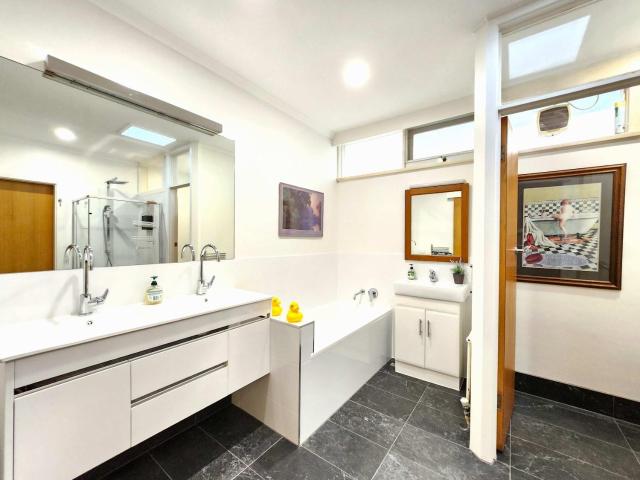 Southland Guesthouse Quad Room 3 with Free Parking