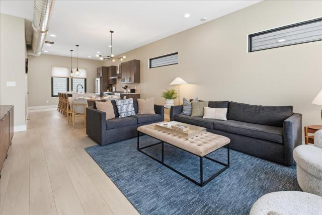 Brand New 4BR house w Patio and skyline views