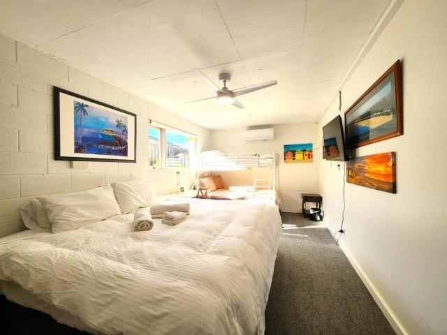 Spacious Aloha Suite with Full Kitchen, Southland, Golf Nearby