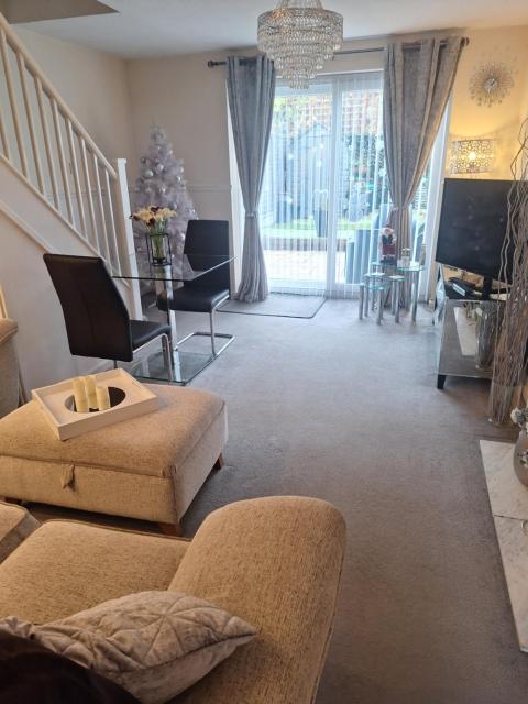 Gorgeous Sandpiper Mews Free 2 vehicle parking EV facility close