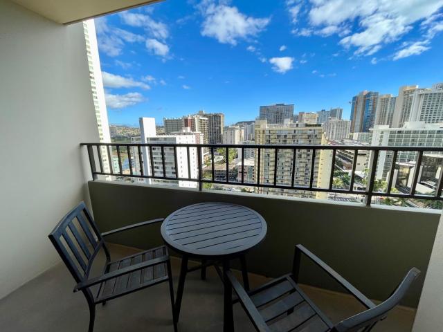 Royal Kuhio 1706 - Spacious Studio with Stunning Diamond Head City Views in the Heart of Waikiki!