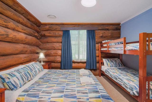 Canobolas Mountain Four-Bedroom Log Cabin