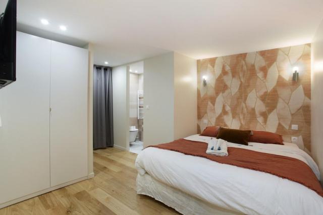 Apartment center of Paris by Studio prestige