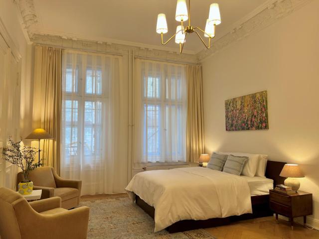 KuDAMM Charming Old Home,4-9 ppl,Family Friendly,Wifi,Savignyplatz