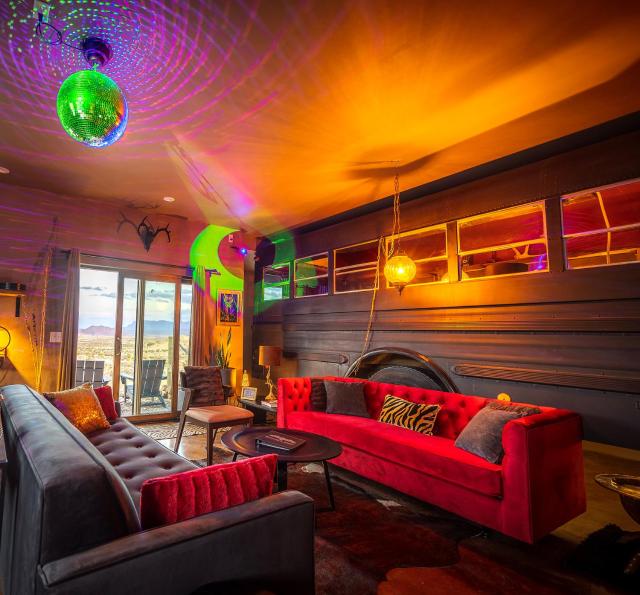 Casa Shangri-La - Eclectic Tiny House in the Heart of Terlingua near BBNP