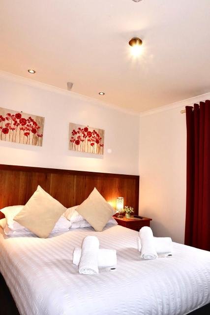 Riverside Hotel