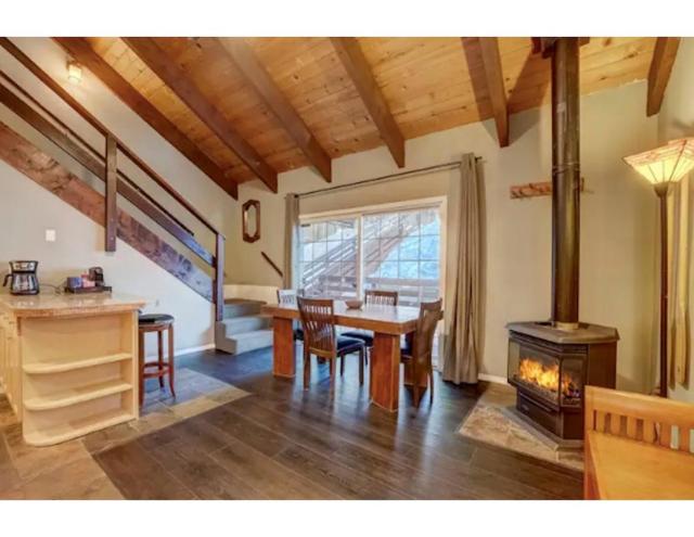 Tramway near Heavenly, New Heating and AC, Games, and Dogs are Welcome