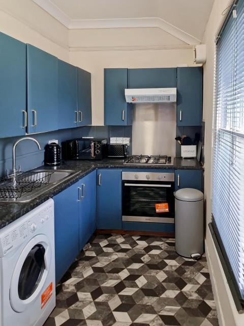 Evo Yellow Gravesend 2 bed Apartment - 2 mins STN Town Centre