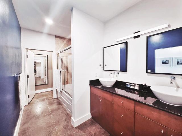 Historic Gaslamp Loft with Peloton Bike and Roof Deck