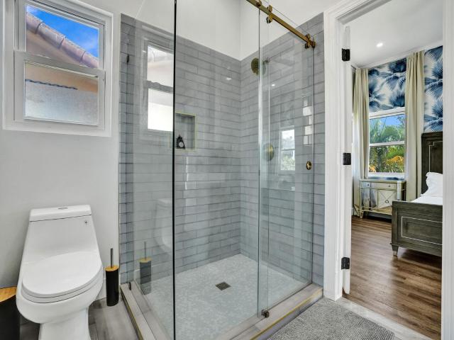 Classic 5 Bedroom 4 Bathroom Pool Home
