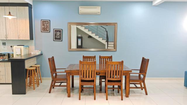 Ocean 25 Shamrock Beach Big Group 6 Bedroom 5 Bathroom with Pool