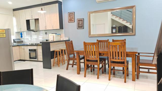 Ocean 25 Shamrock Beach Big Group 6 Bedroom 5 Bathroom with Pool