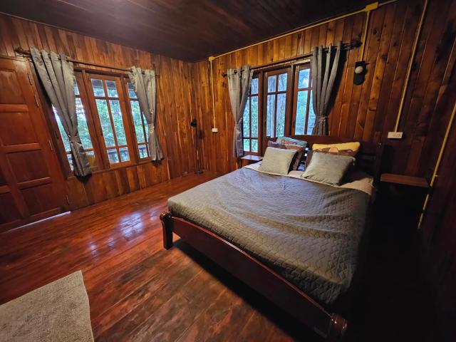 Koh Ngai Camping Restaurant @ Bar