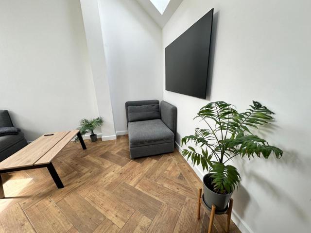The garden house, separate entrance, free on street parking