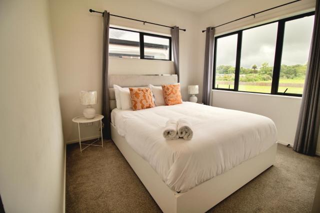 Beautiful Brand New Modern Living Getaway