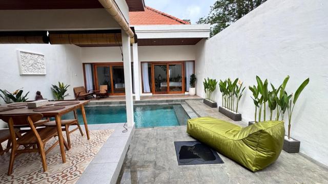 New villa with pool near the beaches