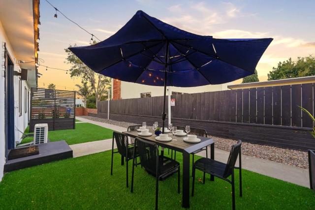 Modern 2BR in Prime Location with Board Games