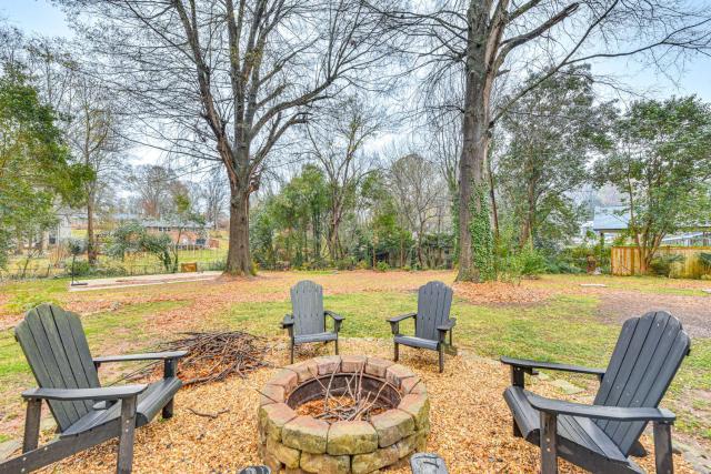 Dog-Friendly Yard, 5 Mi to Uptown: Charlotte Home