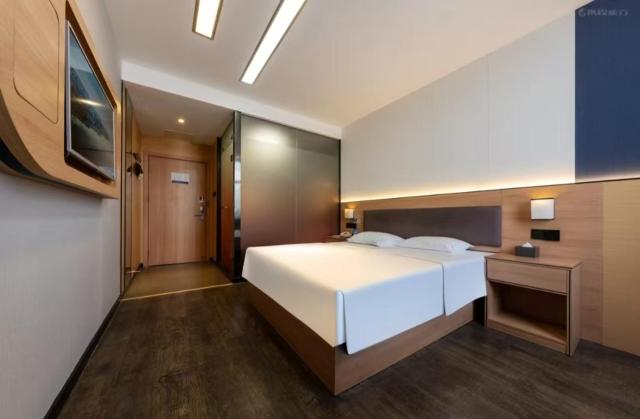 Huayang Hotel