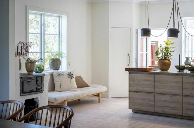 Large Waterfront House On Car-Free Ramsö