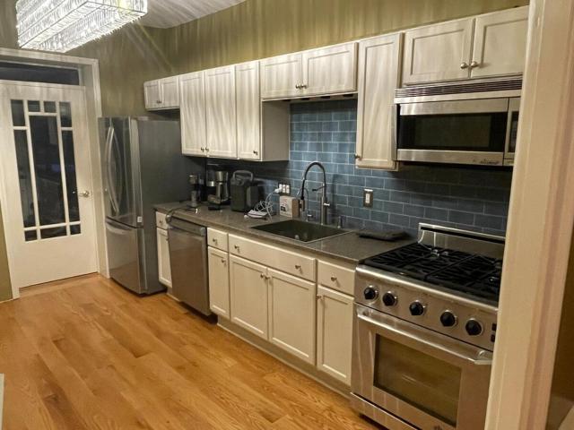 Downtown 3BR duplex full kitchen parking off i-787