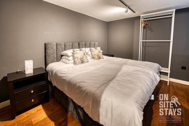 OnSiteStays - Cozy & Modern Flat in Highcroft Hall