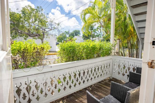 Sea Breeze -Great Location!