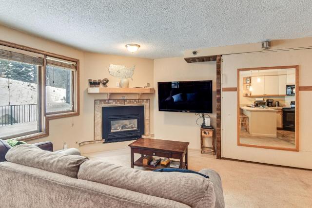 Ski-In/Ski-Out Winter Park Condo w/ Hot Tub Access