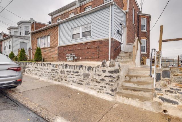 Colorful, Convenient Apt 7 Mi to Lincoln Financial