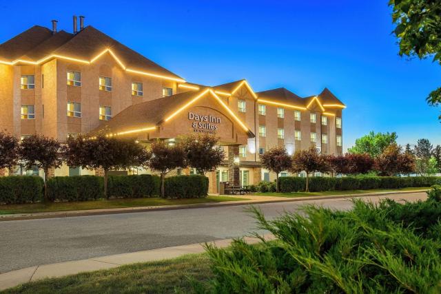 Days Inn & Suites by Wyndham West Edmonton