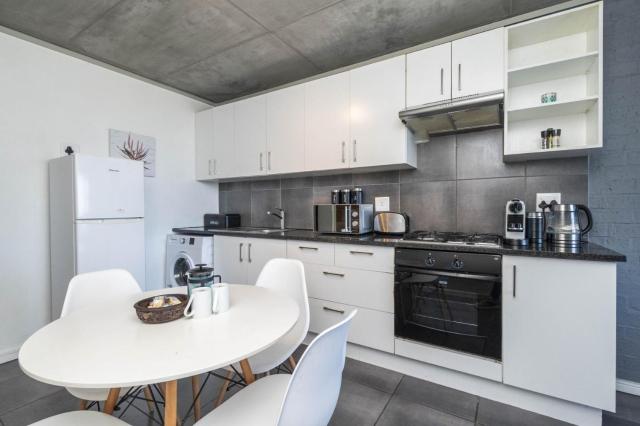 2 Bedroom Secure Pool Strong WiFi