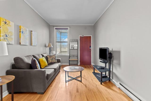 Cozy 2BR Loft Parking Wi-Fi