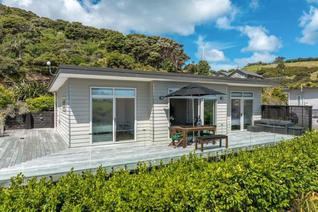 Te Whau Bach Two by Stay Waiheke